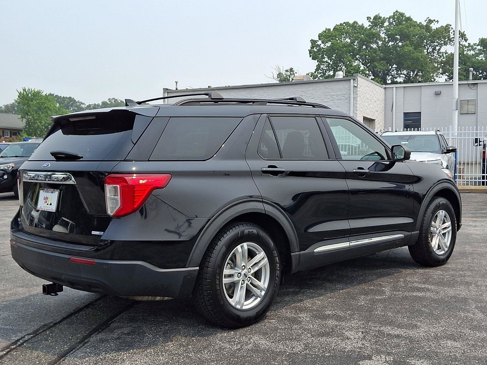 Used 2020 Ford Explorer XLT w/ Comfort Package AWD/4WD image 6