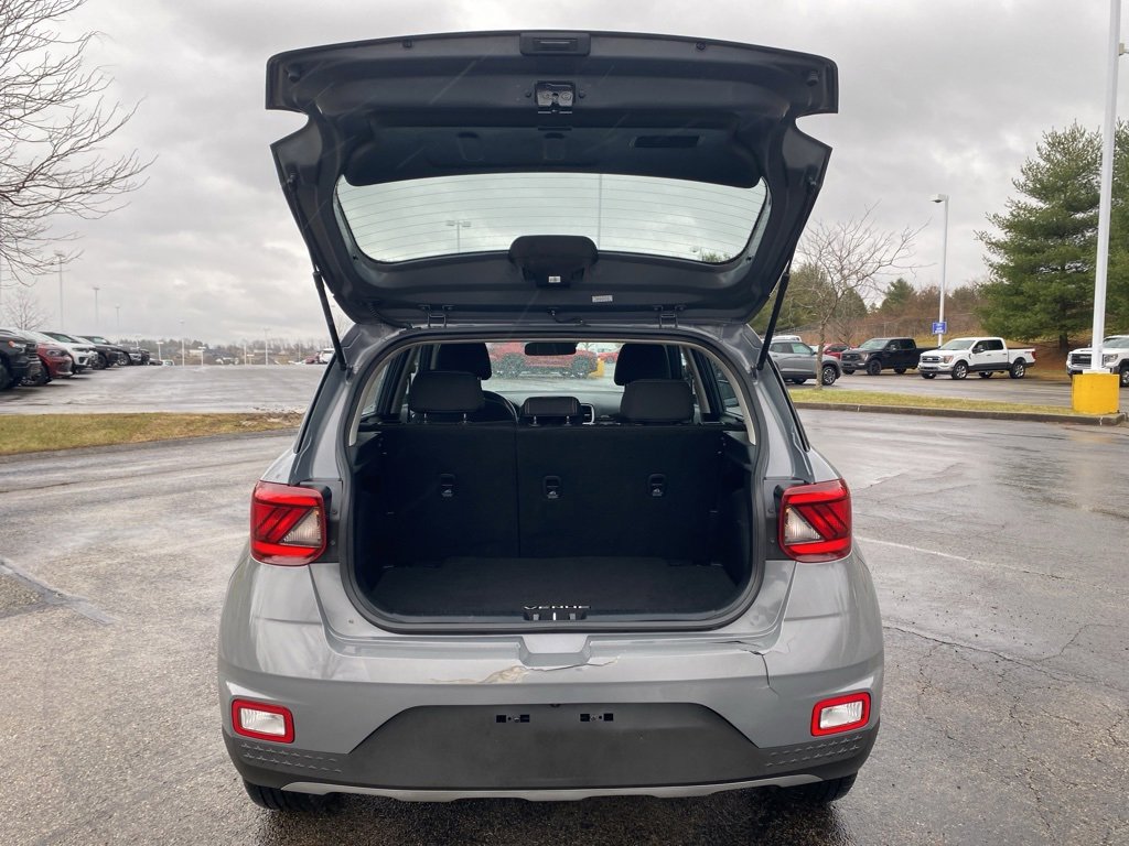 Used 2023 Hyundai Venue SEL image 15
