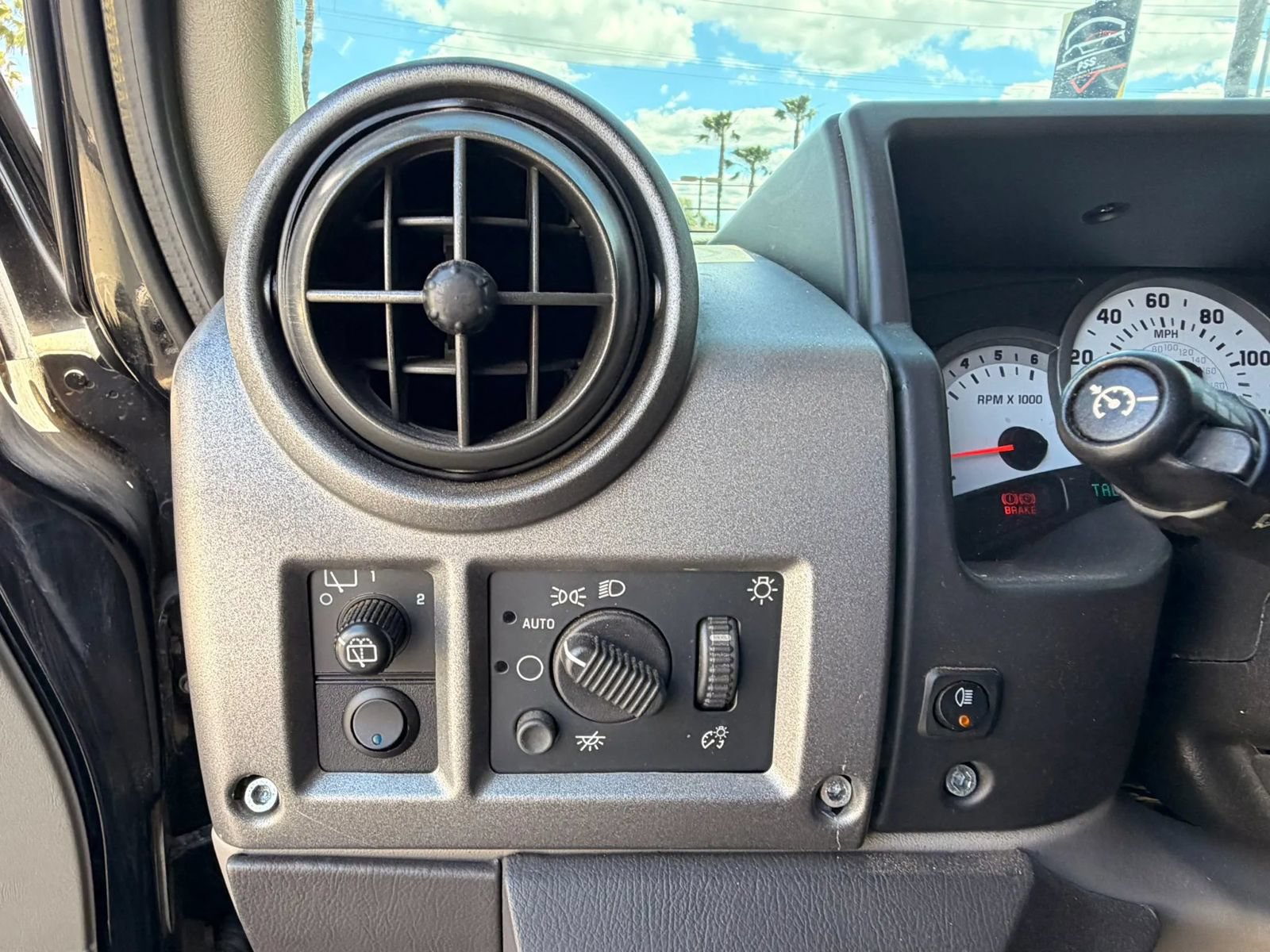 Used 2003 HUMMER H2 w/ Preferred Equipment Group AWD/4WD image 19