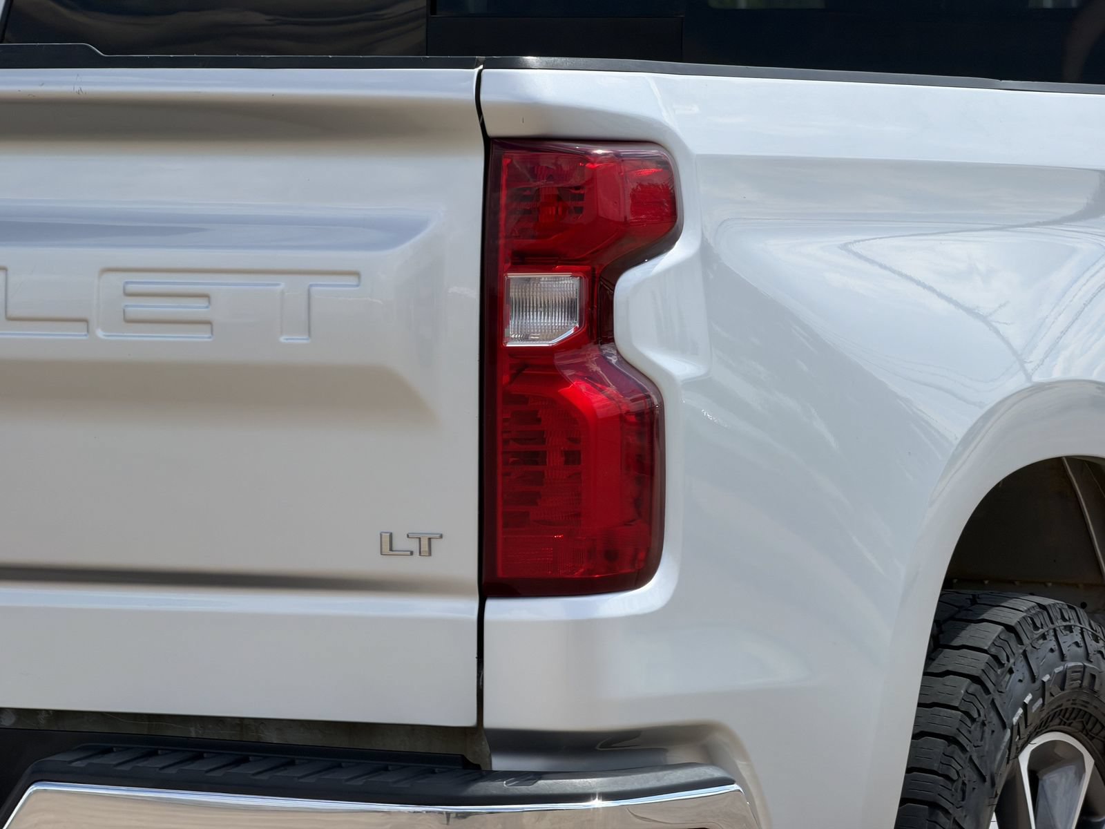 Used 2021 Chevrolet Silverado 1500 LT w/ Z71 Off-Road Package AWD/4WD image 13