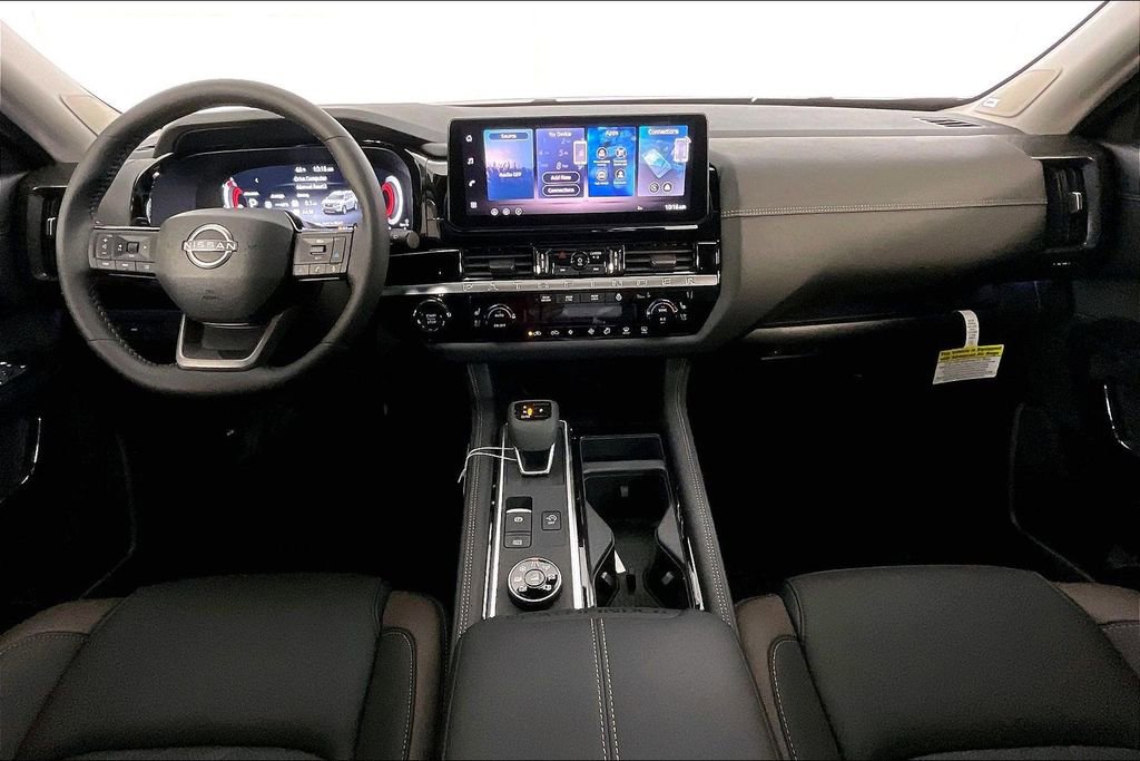 New 2026 Nissan Pathfinder Platinum w/ Accent Package image 2