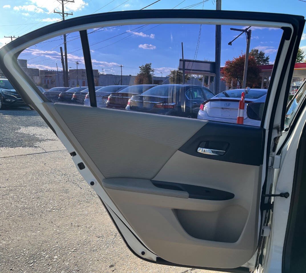 Used 2017 Honda Accord LX image 11