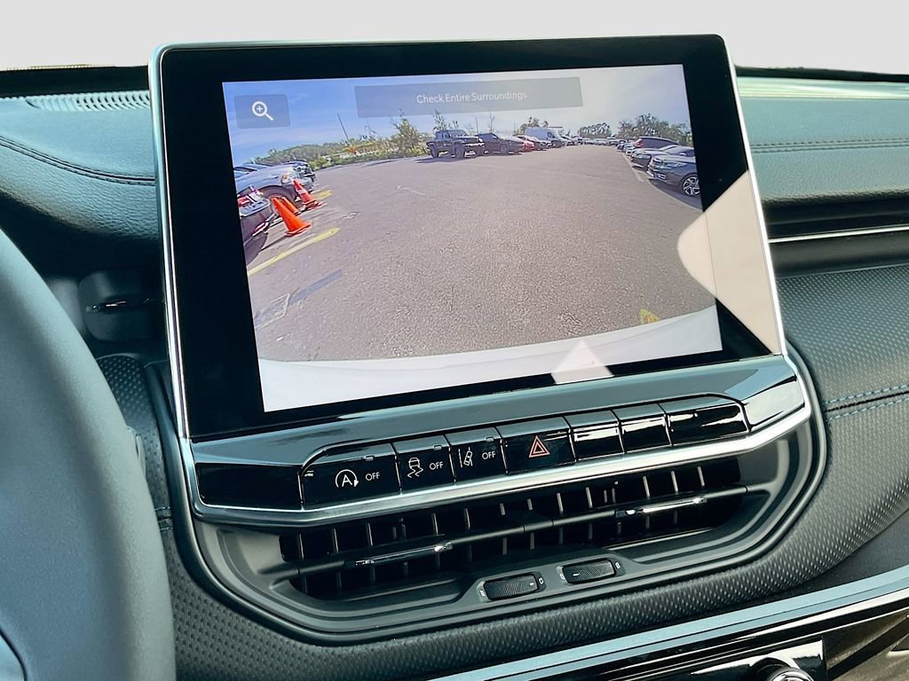 New 2026 Jeep Compass Latitude image 13