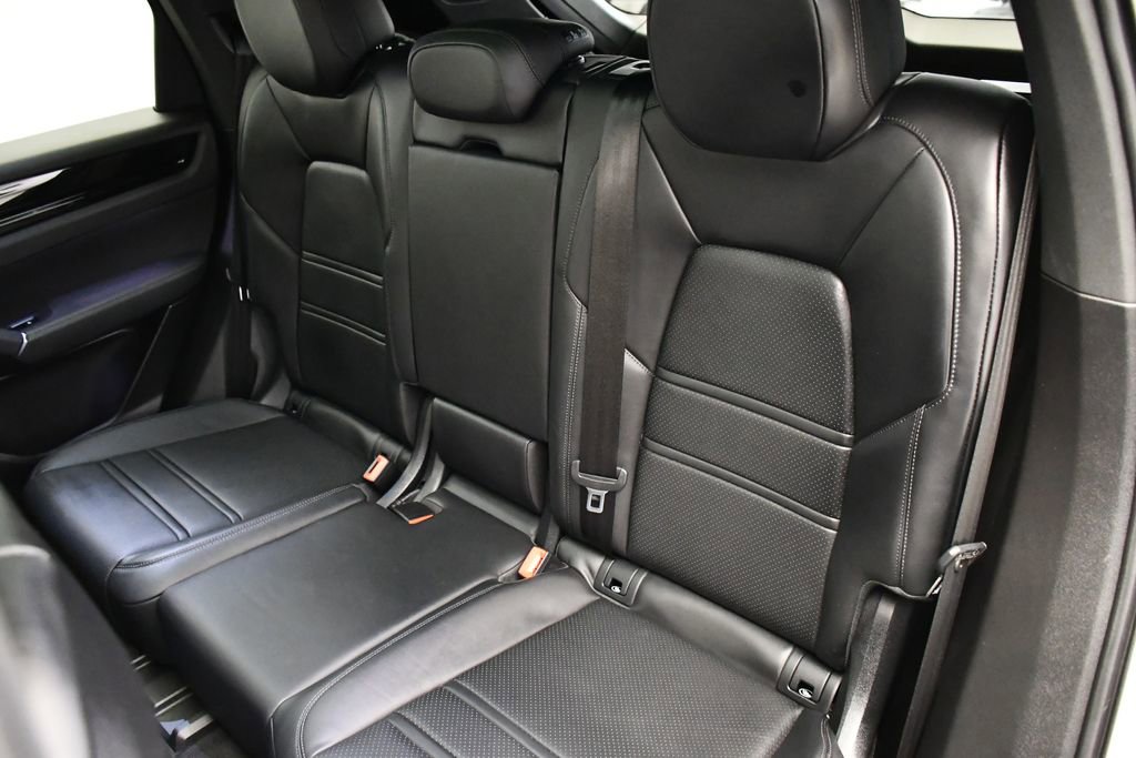 Used 2022 Porsche Cayenne image 46