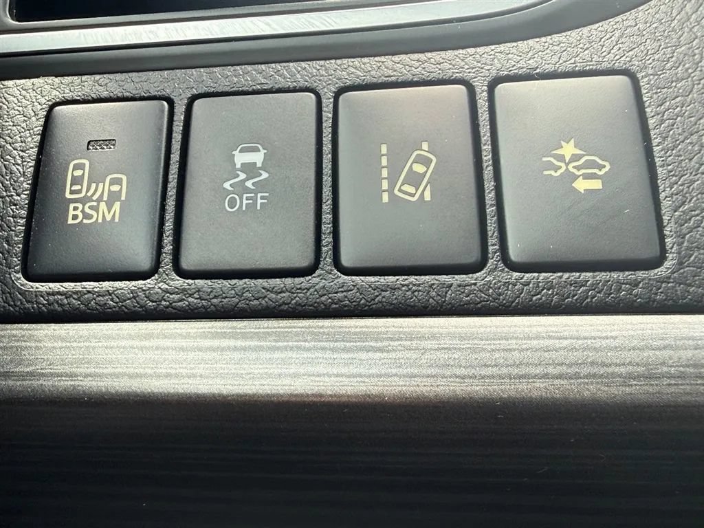 Used 2015 Toyota Camry XLE w/ Moonroof Package FWD image 20