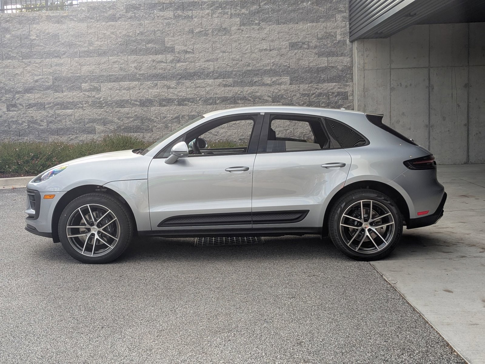 Certified 2026 Porsche Macan AWD/4WD video 2