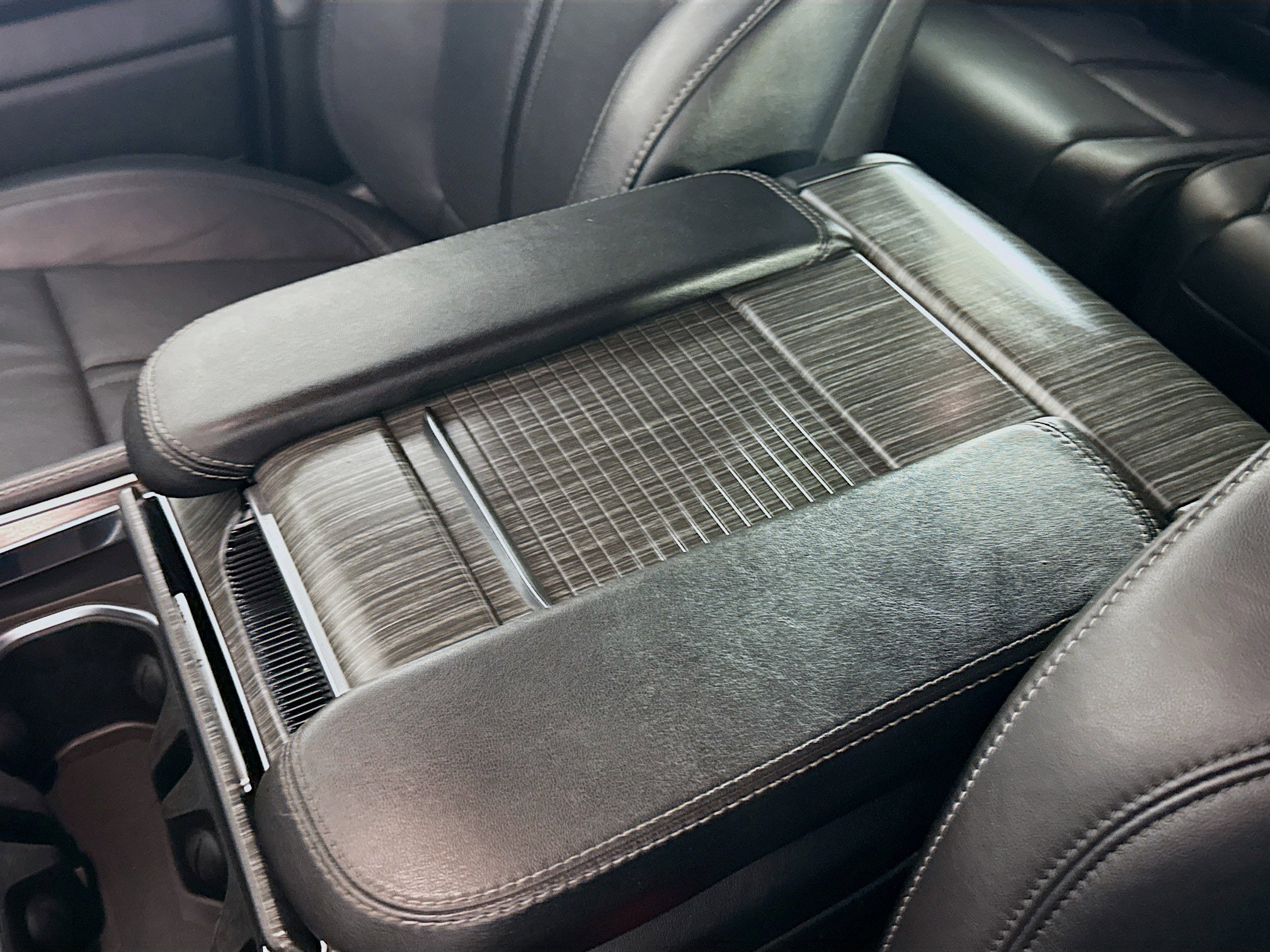 Used 2024 Jeep Wagoneer L Series II w/ Flexible Seating Group RWD image 18