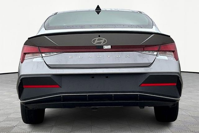 New 2025 Hyundai Elantra Sport image 4