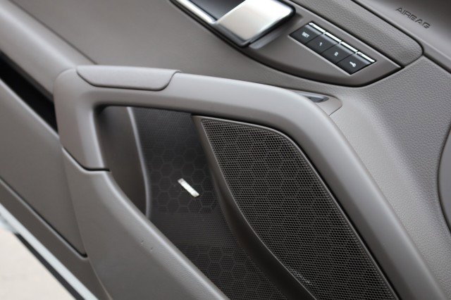 Used 2019 Porsche 718 Boxster image 36