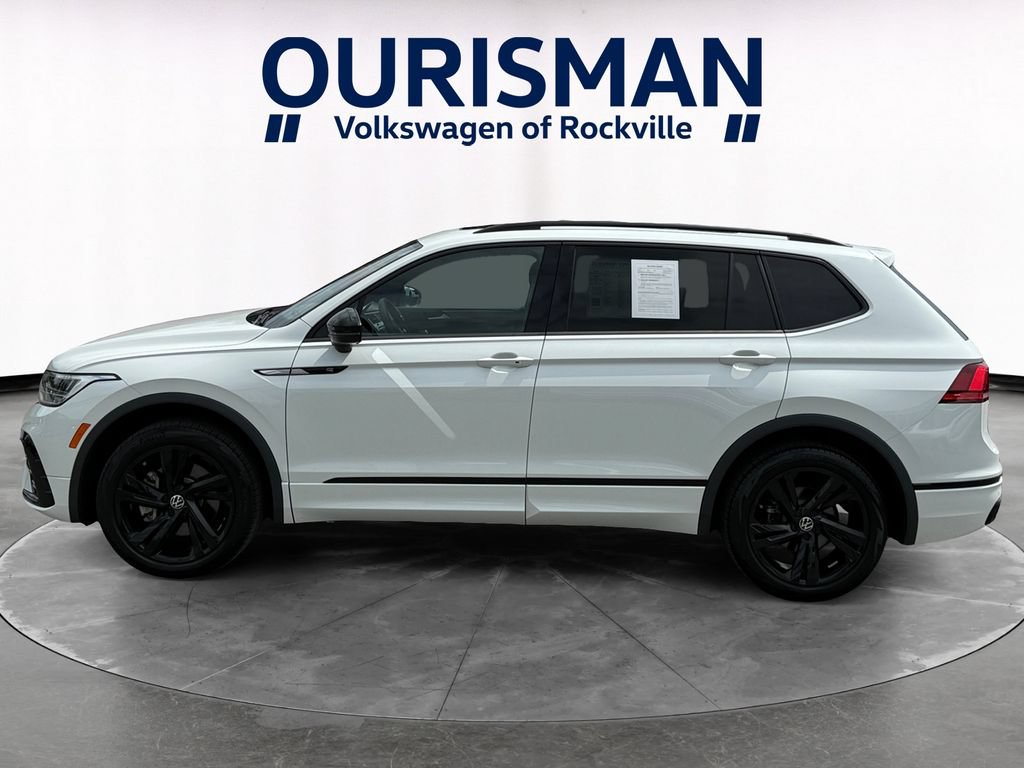 Used 2024 Volkswagen Tiguan SE R-Line AWD/4WD image 3