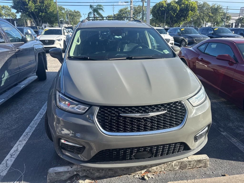 Used 2022 Chrysler Pacifica Touring-L FWD image 26