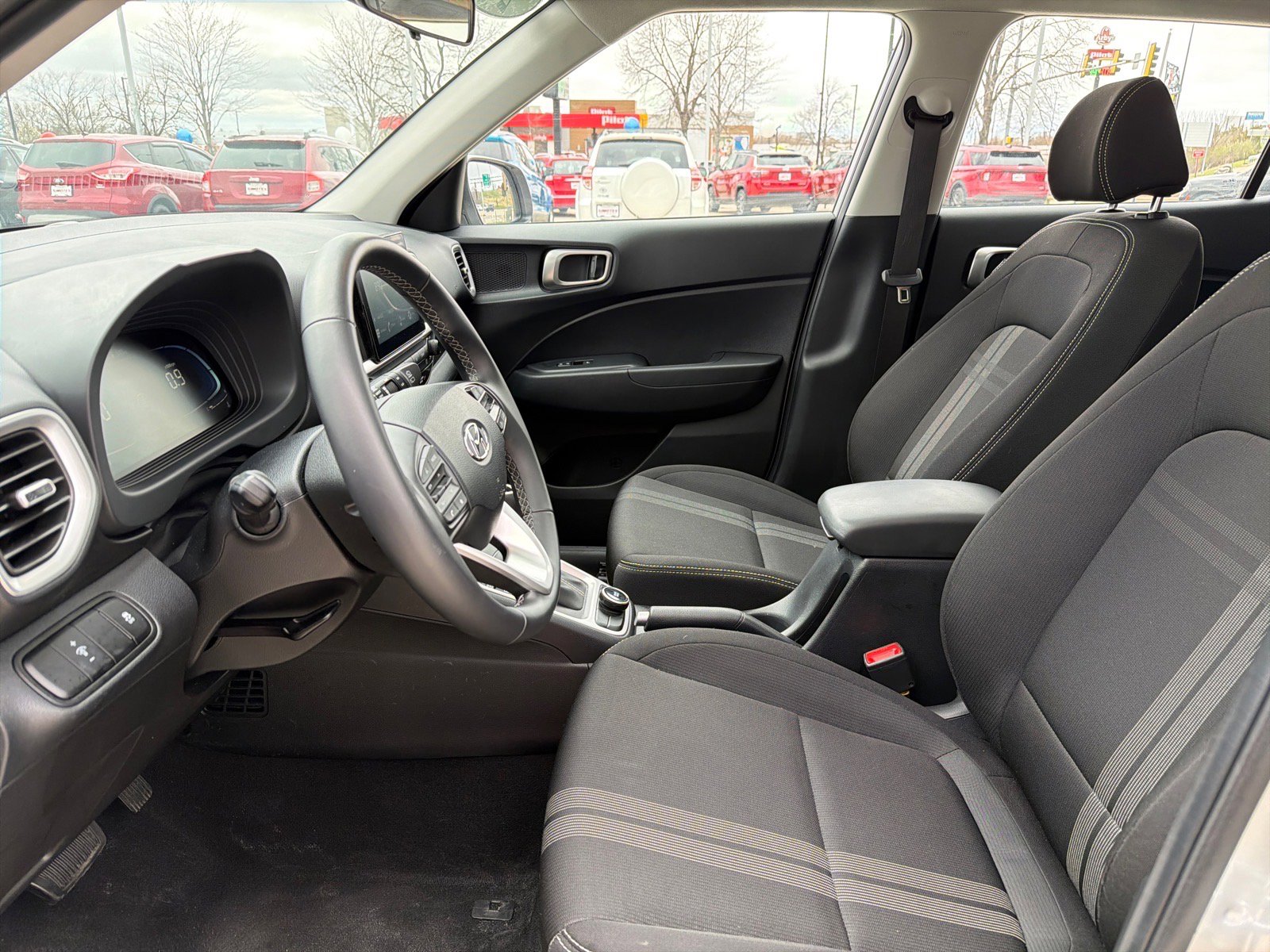 Used 2025 Hyundai Venue SEL image 11