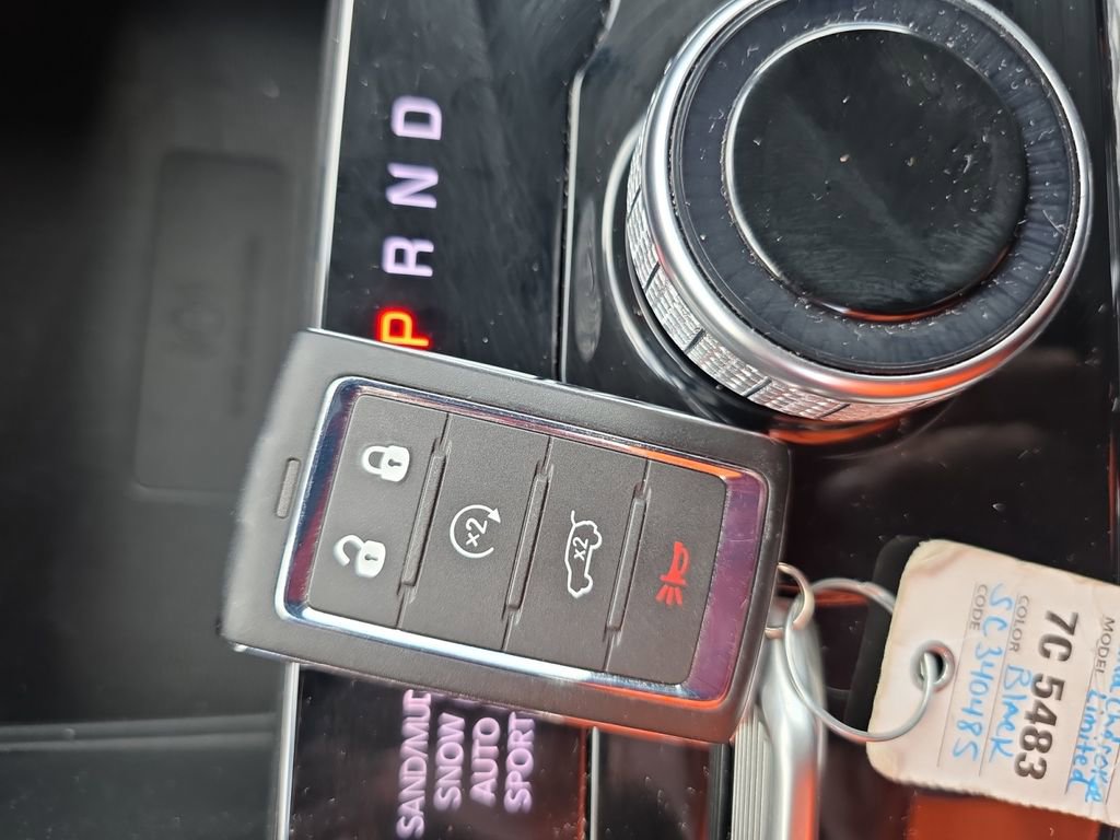 New 2025 Jeep Grand Cherokee Limited w/ Luxury Tech Group II AWD/4WD image 31