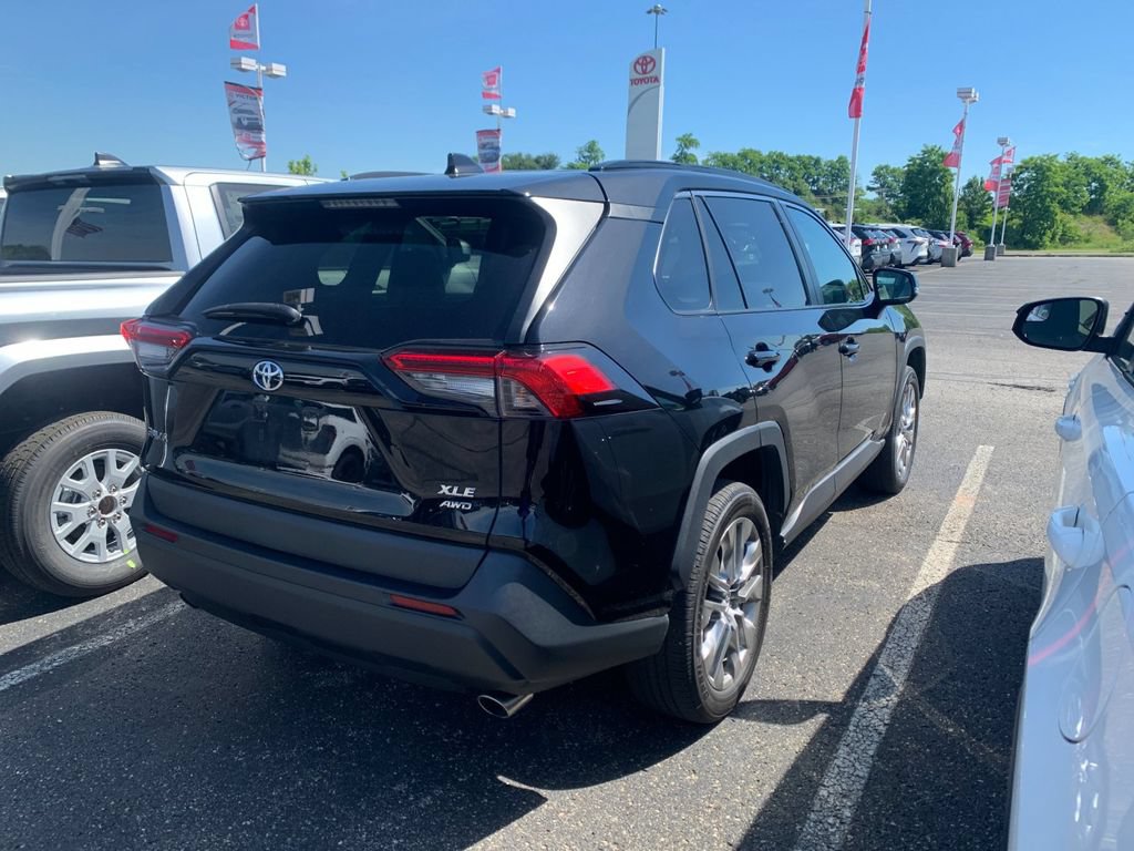 Used 2020 Toyota RAV4 XLE Premium AWD/4WD image 2