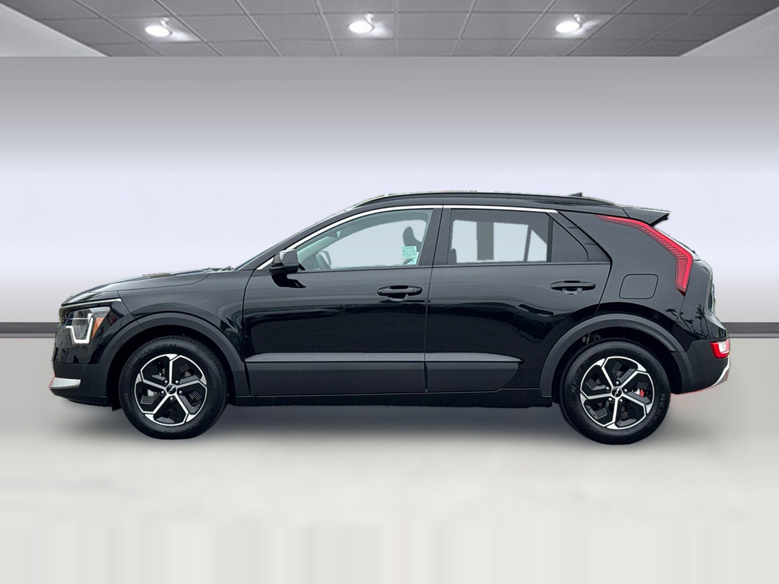 Used 2024 Kia Niro LX FWD image 2