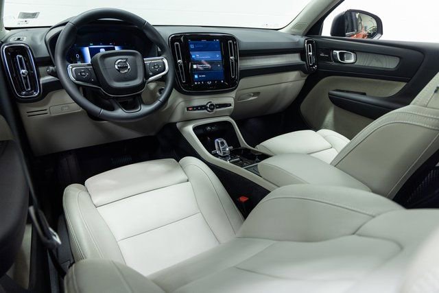 Used 2024 Volvo XC40 B5 Ultimate w/ Protection Package Premier image 26