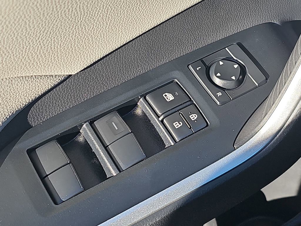 Used 2021 Toyota RAV4 XLE image 28