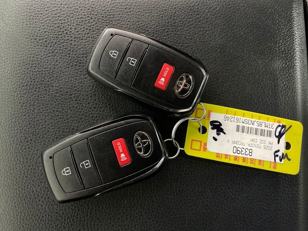 Certified 2025 Toyota Tacoma TRD Off-Road image 24