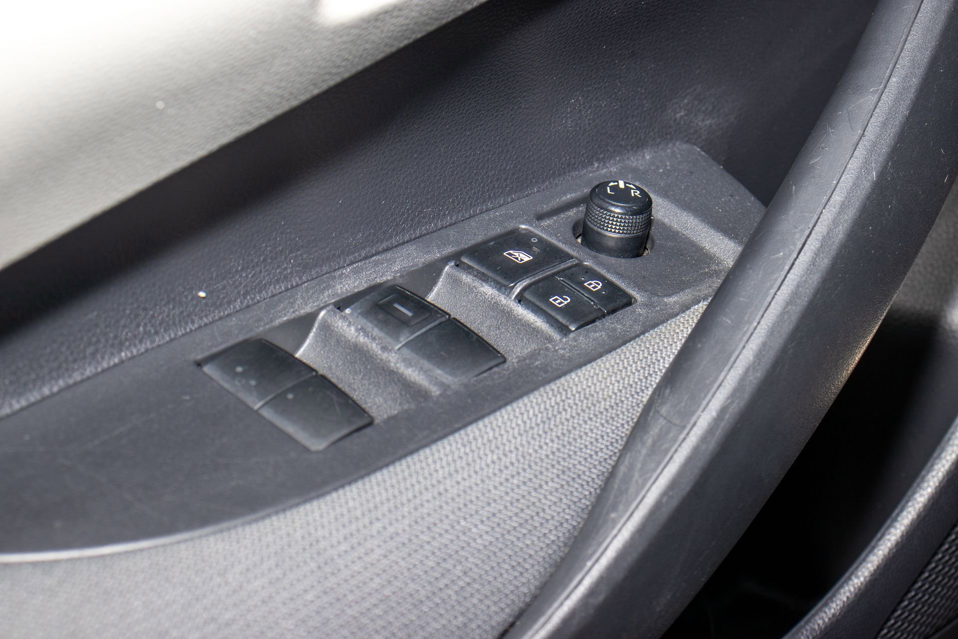 Used 2020 Toyota Corolla LE image 23