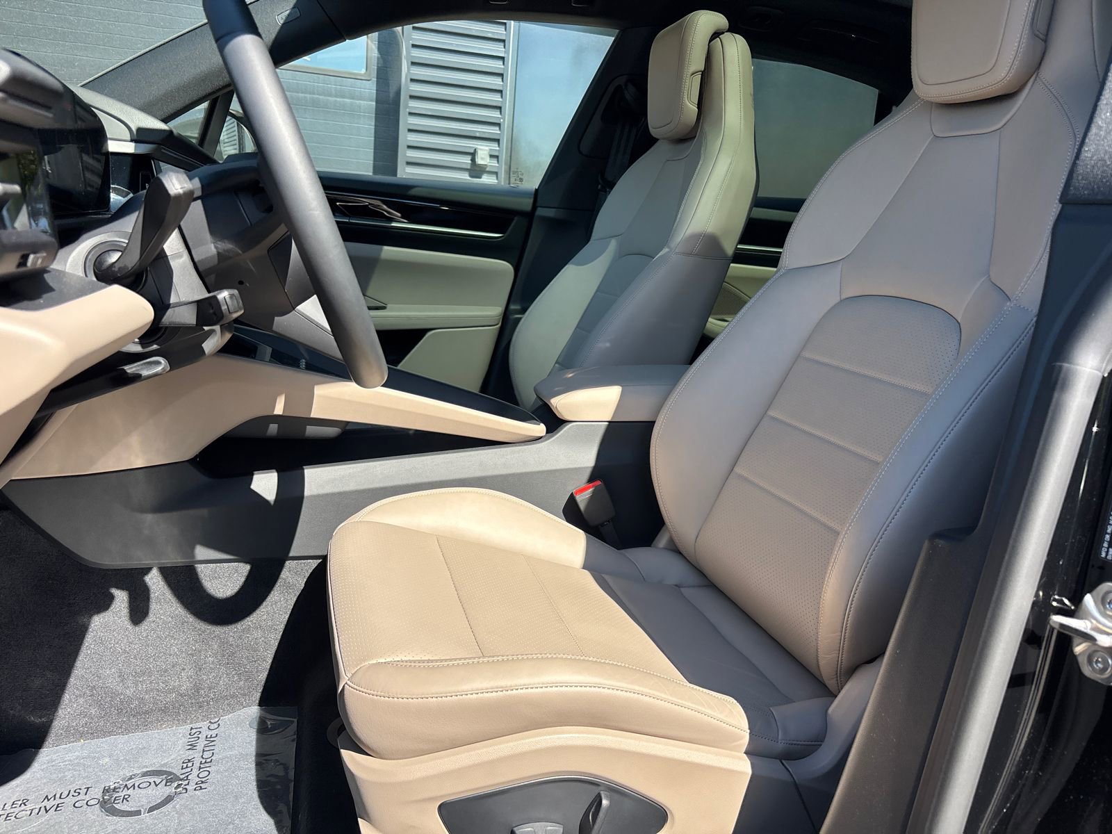 Used 2025 Porsche Macan Electric RWD image 2