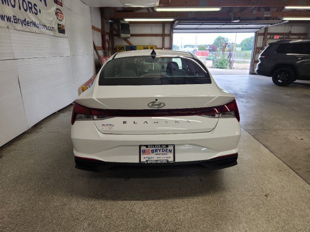 Used 2022 Hyundai Elantra SE image 4