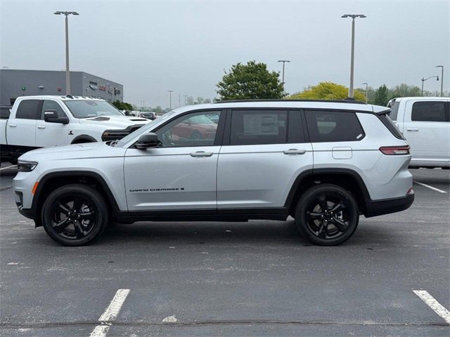 New 2025 Jeep Grand Cherokee L Altitude image 9