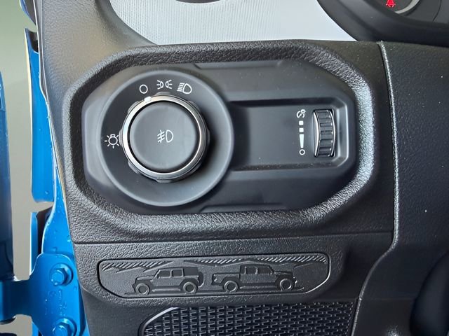 Used 2025 Jeep Wrangler Sport AWD/4WD image 16