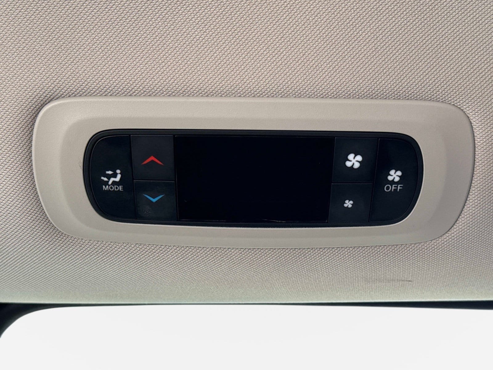 Used 2023 Chrysler Voyager LX FWD image 17