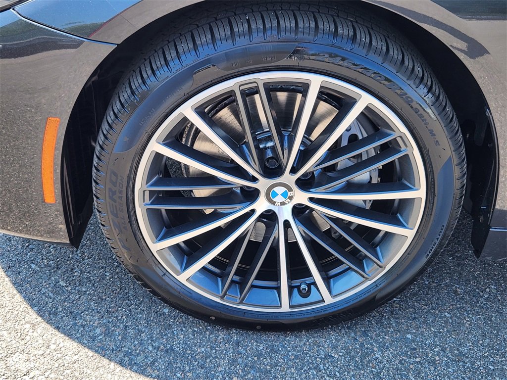 Used 2022 BMW 540i xDrive w/ Premium Package image 11