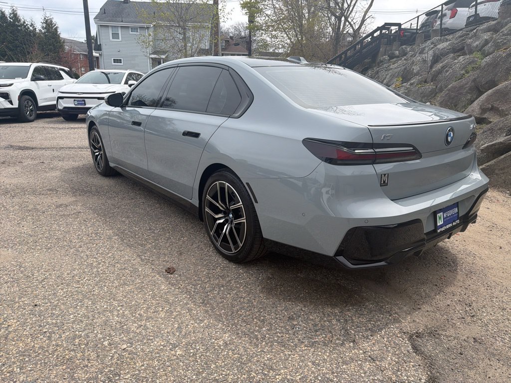 Used 2025 BMW i7 eDrive50 w/ M Sport Package RWD image 4