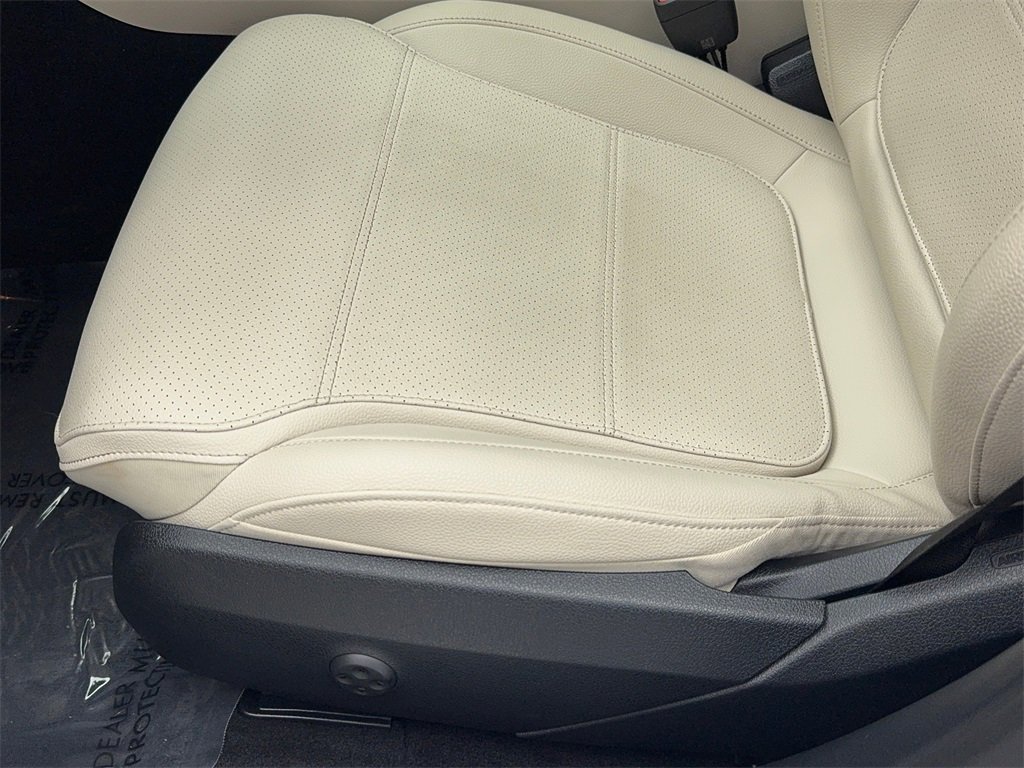 Used 2025 Mercedes-Benz C 300 Sedan image 40