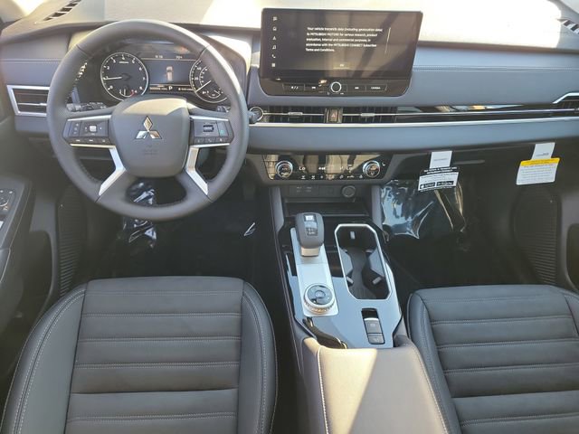 New 2026 Mitsubishi Outlander SE image 17