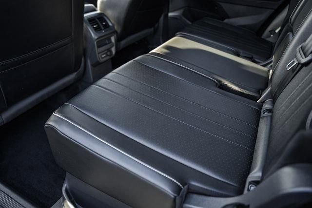 Used 2022 Volkswagen Tiguan SE w/ Panoramic Sunroof Package image 33