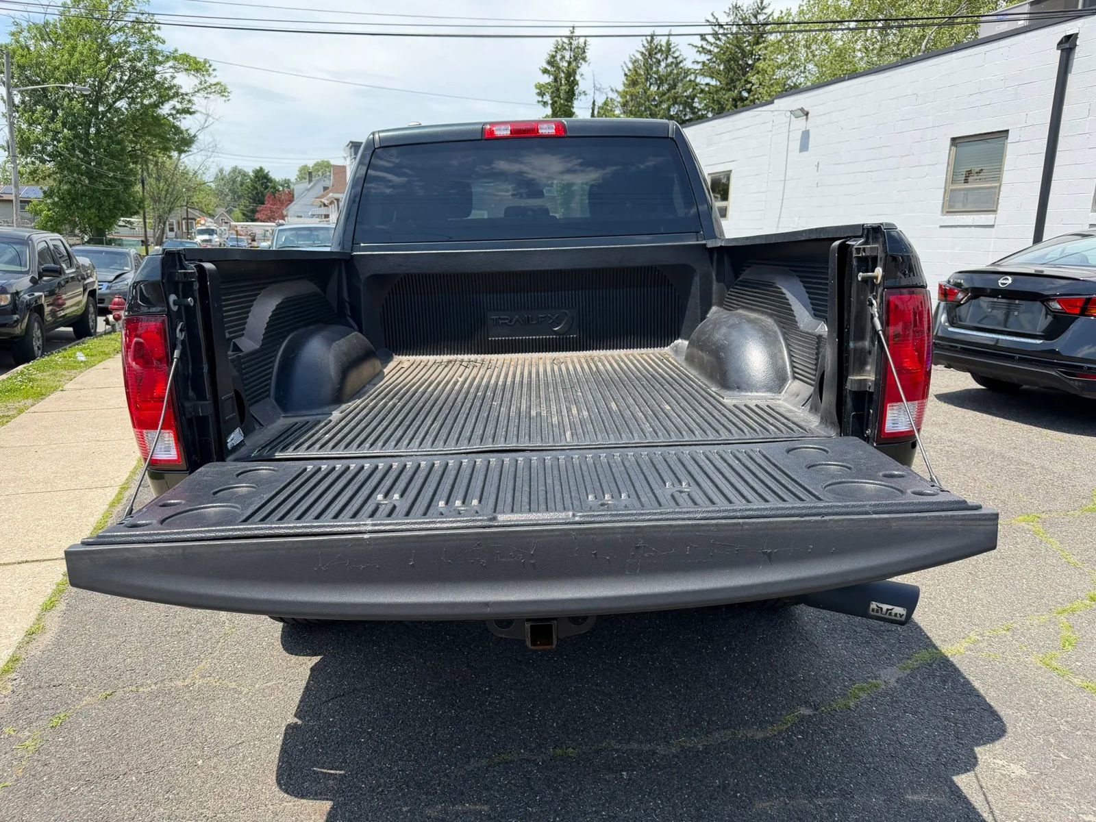 Used 2018 RAM 1500 Express w/ Black Ram 1500 Express Group AWD/4WD image 10