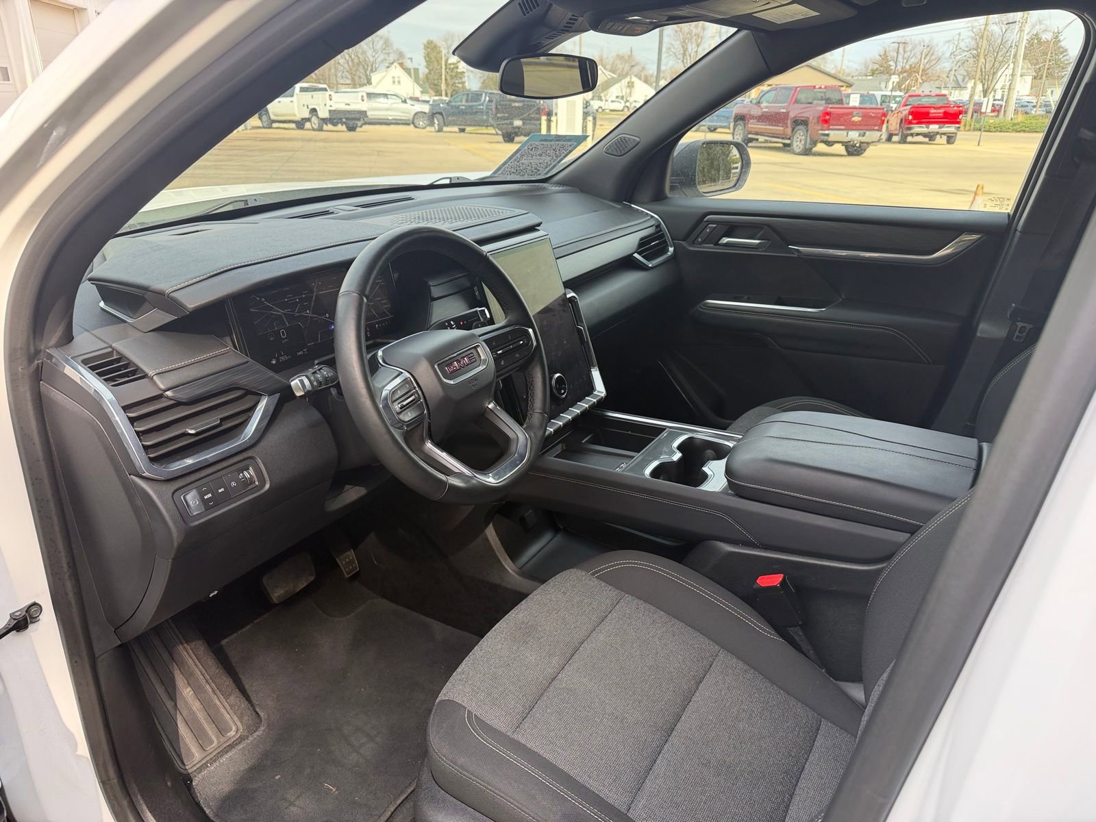 Used 2025 GMC Acadia Elevation AWD/4WD image 4