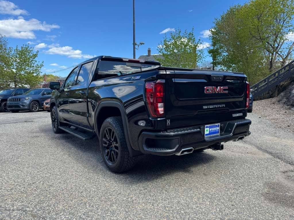Used 2023 GMC Sierra 1500 Elevation w/ Elevation Premium Package AWD/4WD image 3
