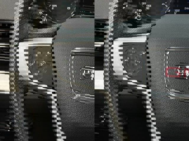 Used 2023 GMC Terrain SLE w/ Driver Convenience Package image 14