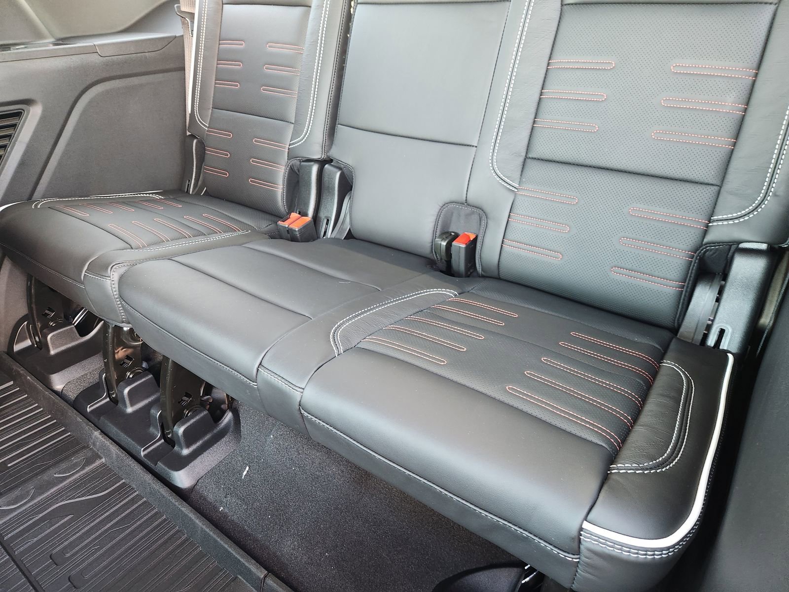 New 2026 GMC Yukon AT4 Ultimate w/ LPO, Floor Liner Package image 35