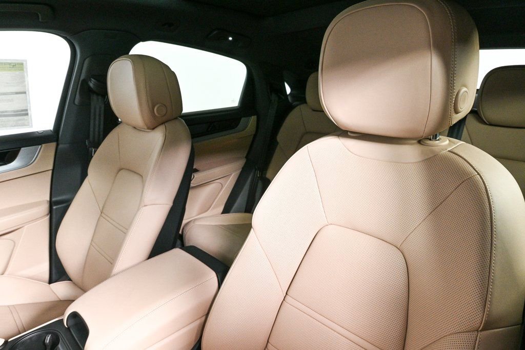 Used 2025 Porsche Cayenne S image 6