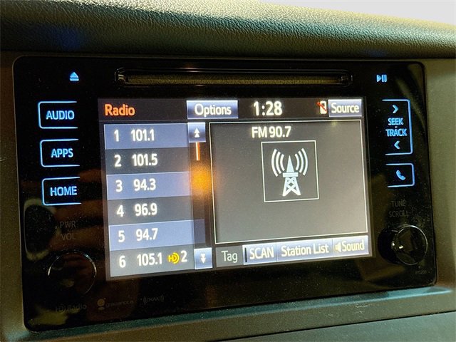 Used 2016 Toyota Sienna LE image 16