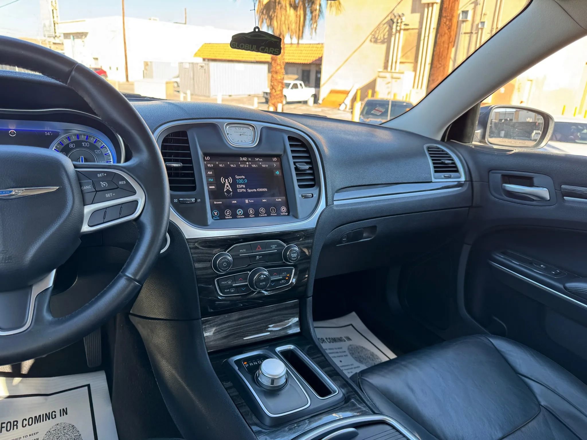 Used 2017 Chrysler 300 Limited image 21