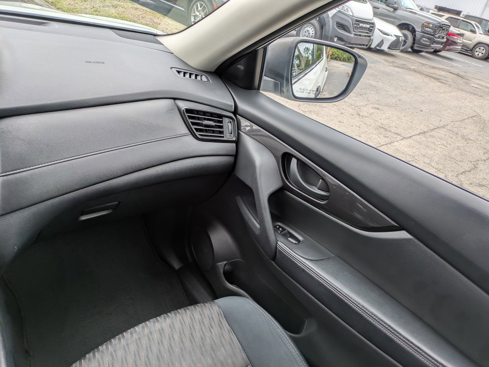 Used 2019 Nissan Rogue S image 12
