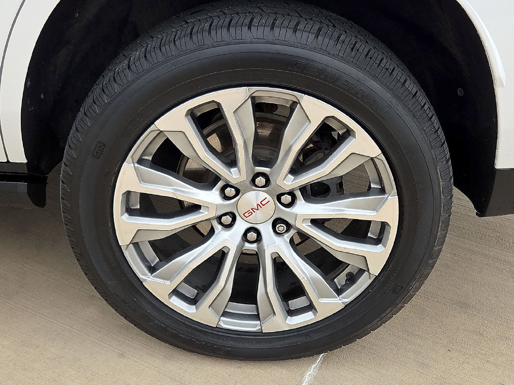 Used 2021 GMC Yukon Denali w/ Denali Premium Package AWD/4WD image 11