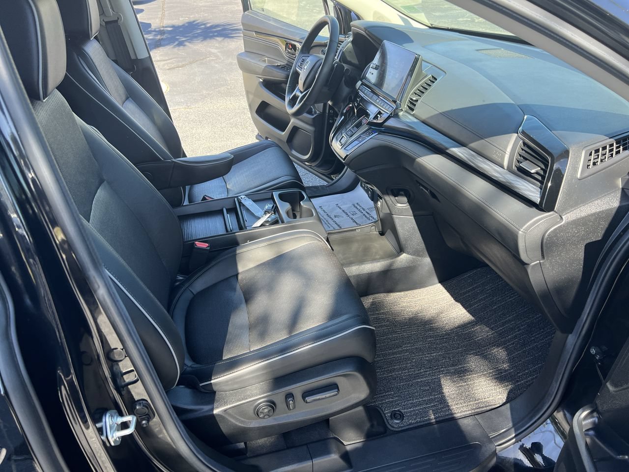 Used 2025 Honda Odyssey Elite image 35