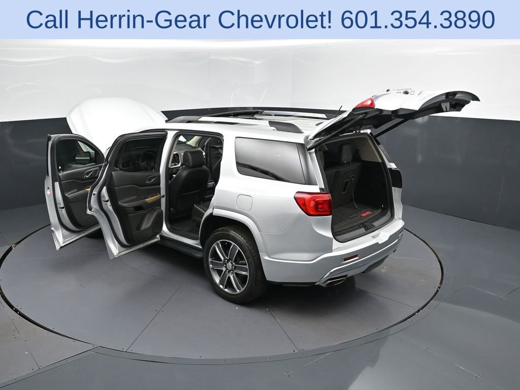 Used 2017 GMC Acadia Denali w/ Technology Package image 2
