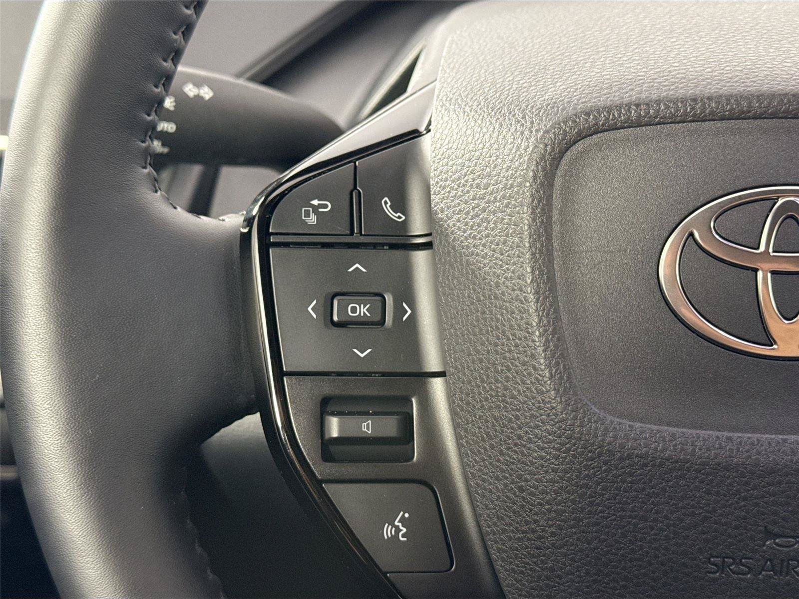 Certified 2025 Toyota Prius XLE FWD image 18