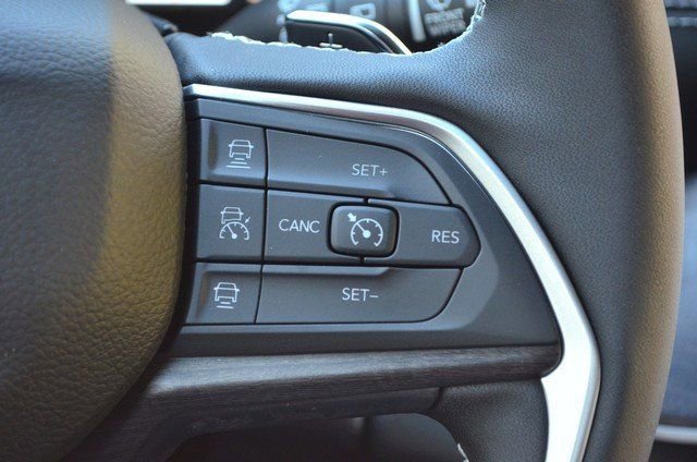 New 2025 Jeep Grand Cherokee Limited w/ Black Appearance Package image 18