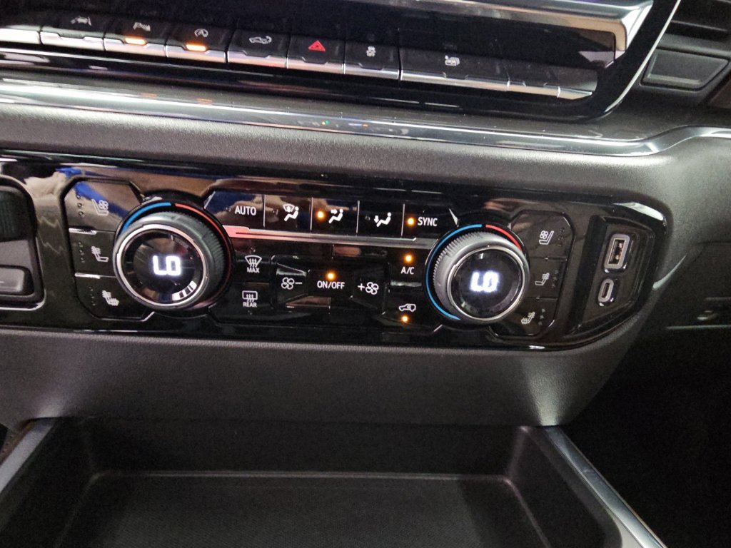 Used 2024 Chevrolet Silverado 1500 High Country w/ Technology Package AWD/4WD image 21