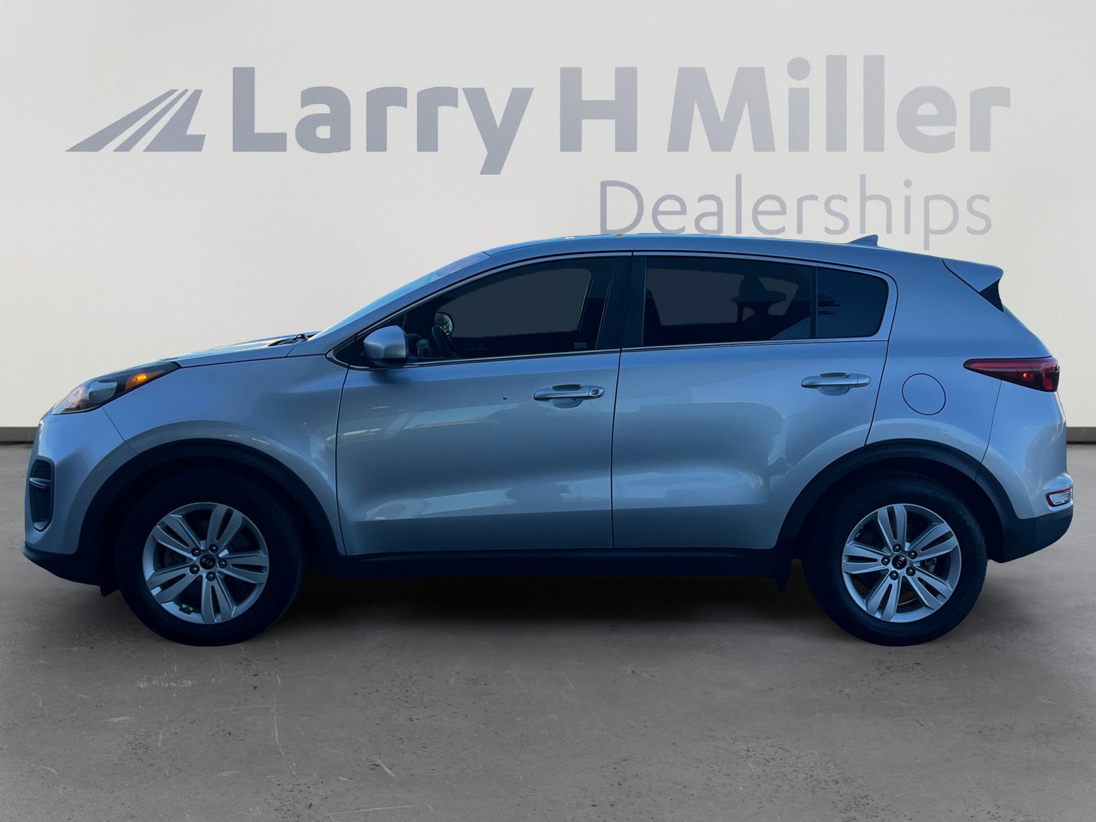 Used 2018 Kia Sportage LX image 2