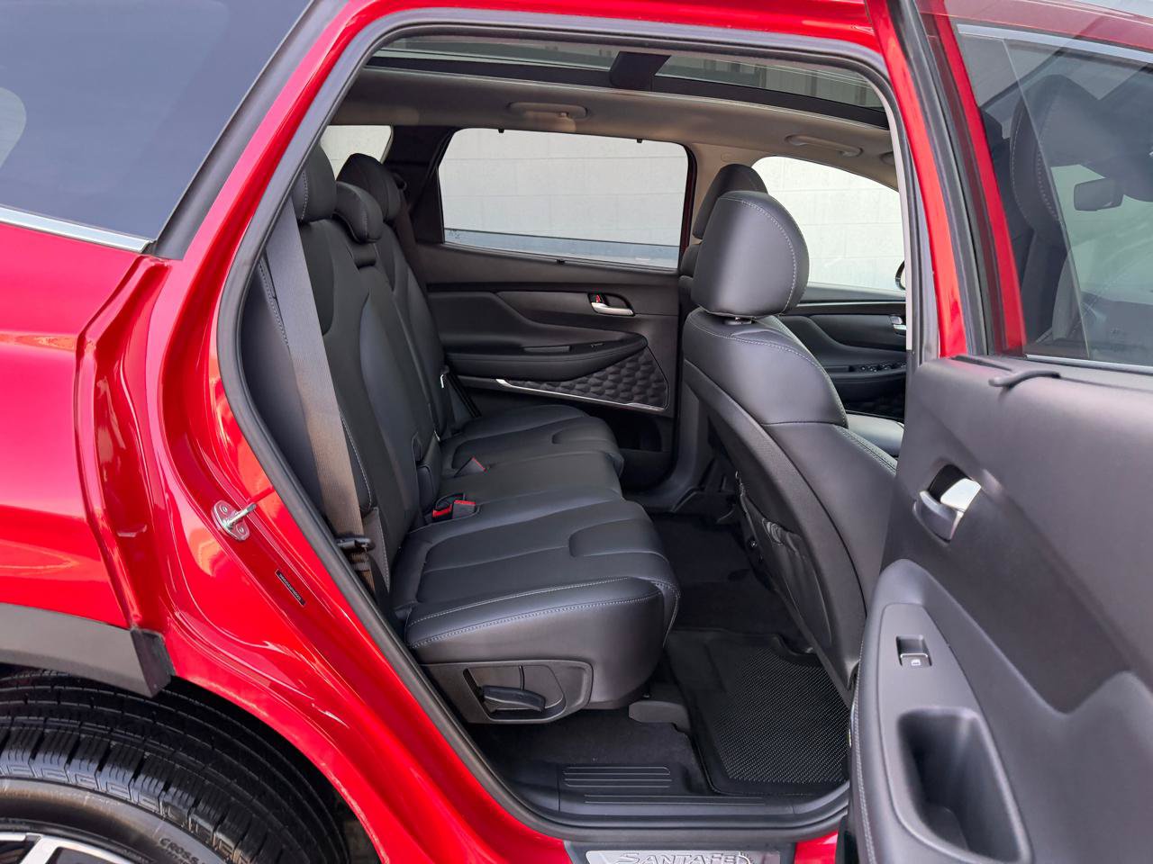 Used 2023 Hyundai Santa Fe SEL Premium w/ Cargo Package AWD/4WD image 24
